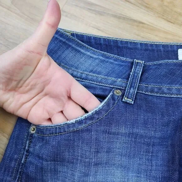 ☔️🔹️Hudson Blue Denim Raw Hem Buttoned Pocket Shorts Size 6/28